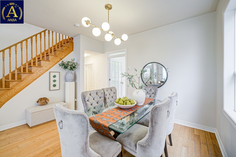 Canada, 4 Bedrooms Bedrooms, ,4 BathroomsBathrooms,Detached House,Features Listing,2209