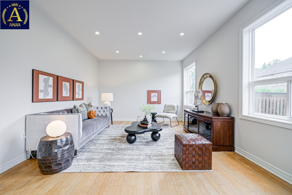 Canada, 4 Bedrooms Bedrooms, ,4 BathroomsBathrooms,Detached House,Features Listing,2209