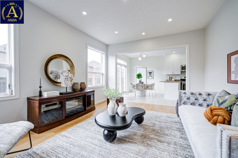 Canada, 4 Bedrooms Bedrooms, ,4 BathroomsBathrooms,Detached House,Features Listing,2209