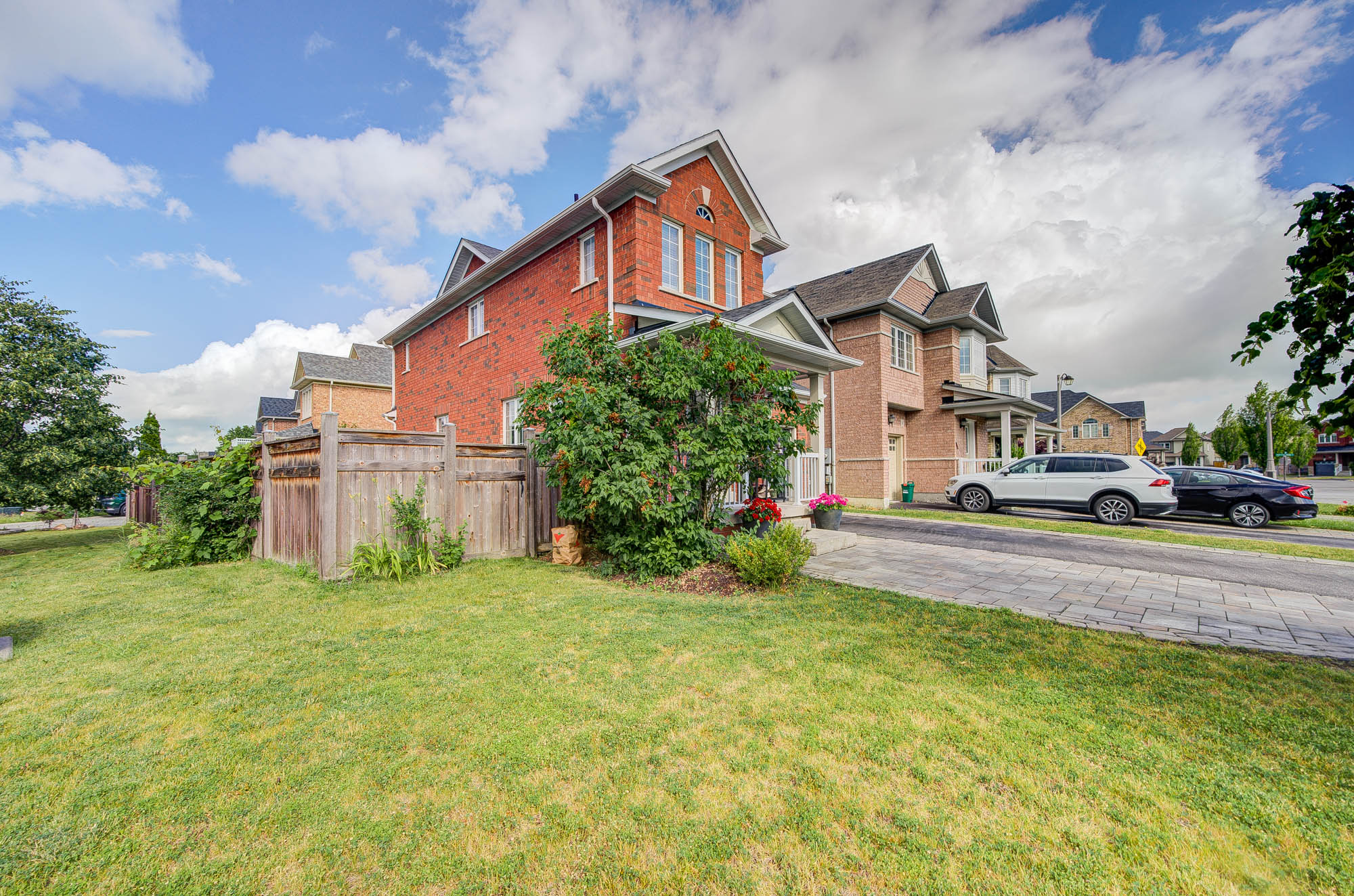 Canada, 3 Bedrooms Bedrooms, ,4 BathroomsBathrooms,Detached House,Features Listing,2210