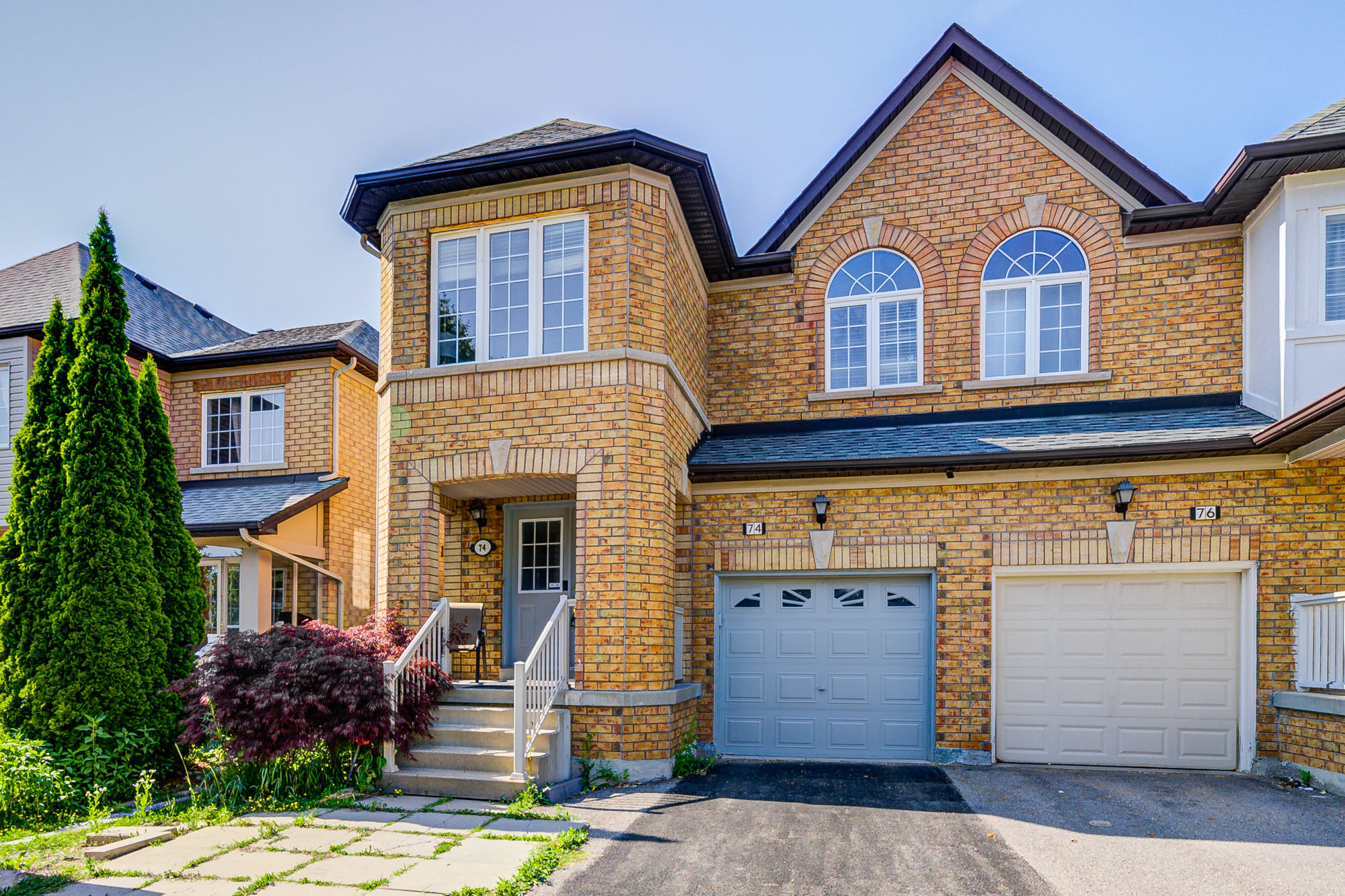 Canada, 4 Bedrooms Bedrooms, ,4 BathroomsBathrooms,Semi-Detached House,Features Listing,2217