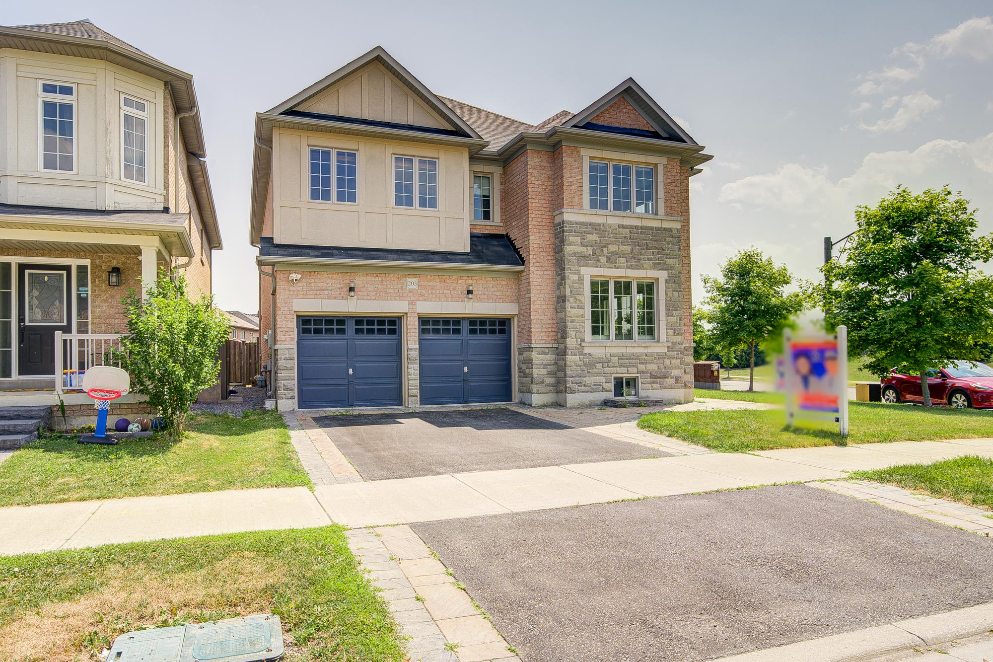 Canada, 4 Bedrooms Bedrooms, ,5 BathroomsBathrooms,Detached House,Features Listing,2220