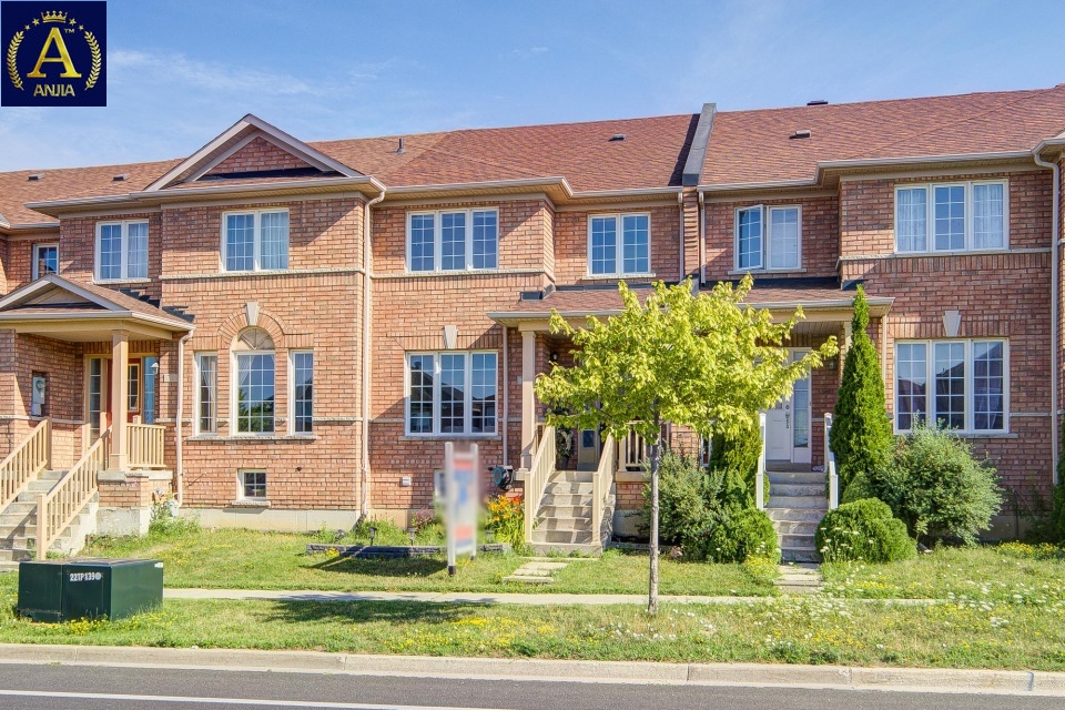 Canada, 4 Bedrooms Bedrooms, ,3 BathroomsBathrooms,Townhouse,Features Listing,2225