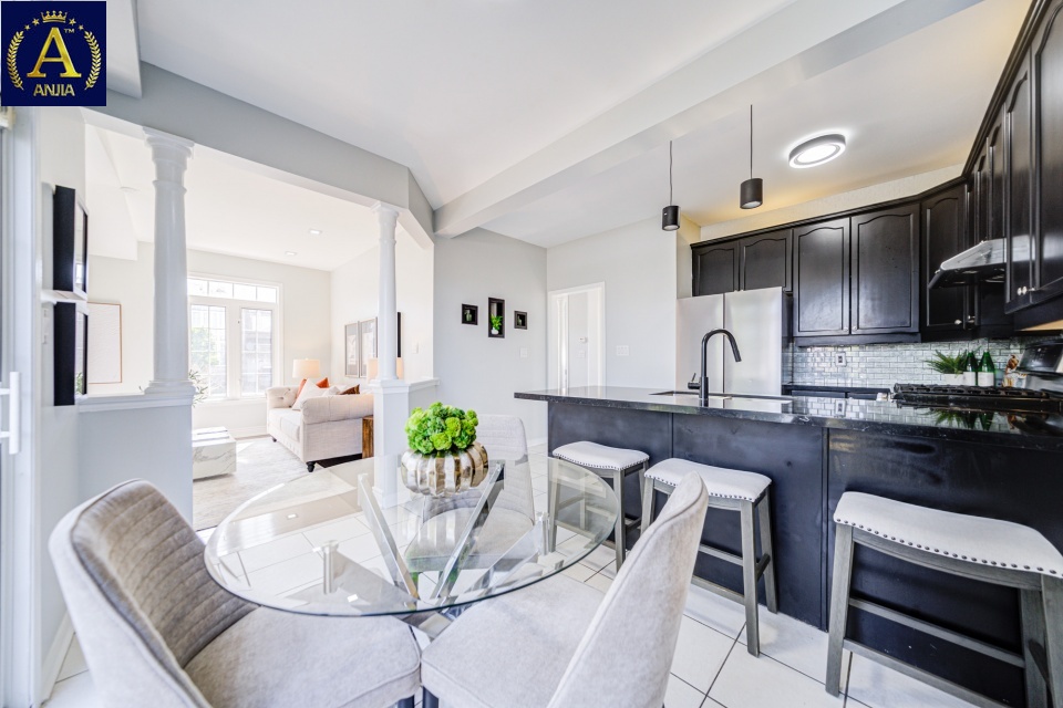 Canada, 4 Bedrooms Bedrooms, ,4 BathroomsBathrooms,Detached House,Features Listing,2232