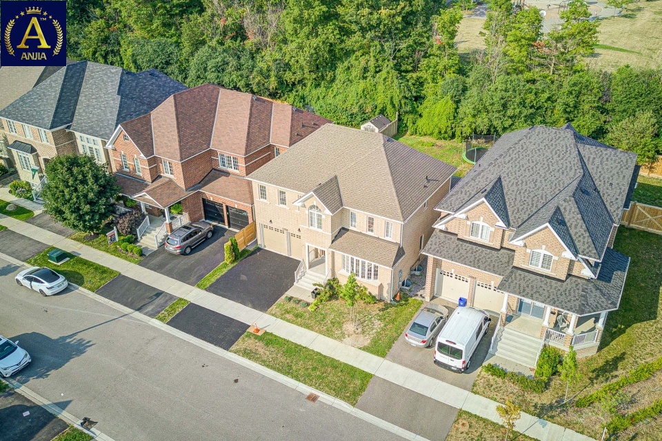 Canada, 8 Bedrooms Bedrooms, ,6 BathroomsBathrooms,Detached House,Features Listing,2236