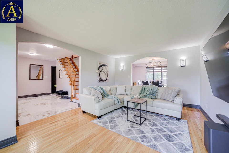 Canada, 4 Bedrooms Bedrooms, ,4 BathroomsBathrooms,Detached House,Features Listing,2237