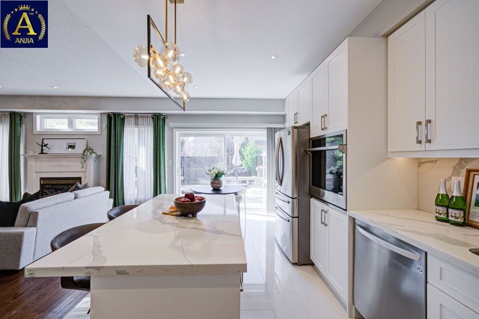 Canada, 4 Bedrooms Bedrooms, ,4 BathroomsBathrooms,Detached House,Features Listing,2246