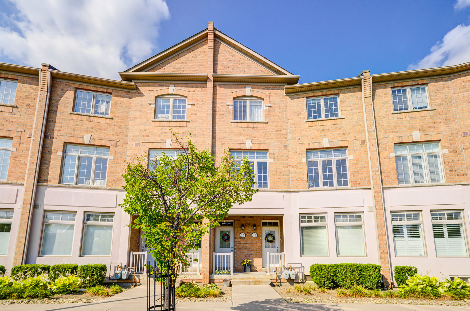 Canada, 4 Bedrooms Bedrooms, ,3 BathroomsBathrooms,Condo Townhouse,Features Listing,2248