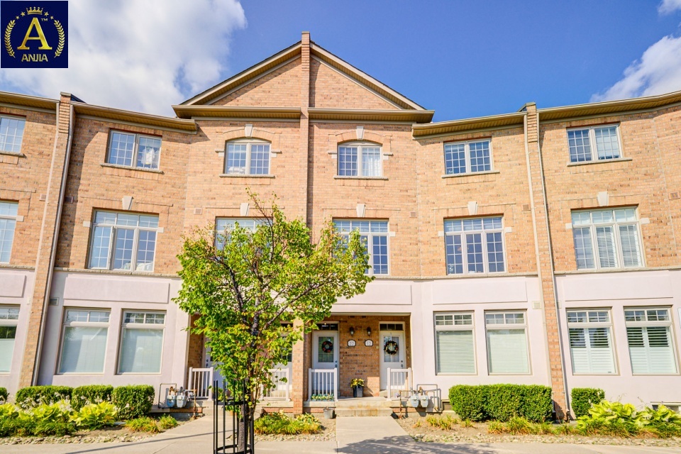 Canada, 4 Bedrooms Bedrooms, ,3 BathroomsBathrooms,Condo Townhouse,Features Listing,2248