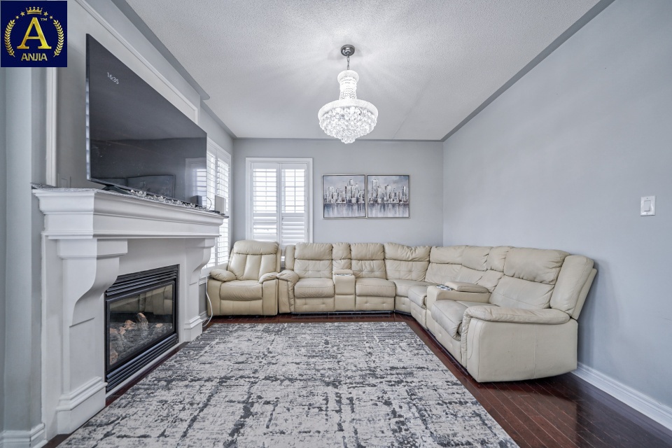 Canada, 4 Bedrooms Bedrooms, ,4 BathroomsBathrooms,Detached House,Features Listing,2250