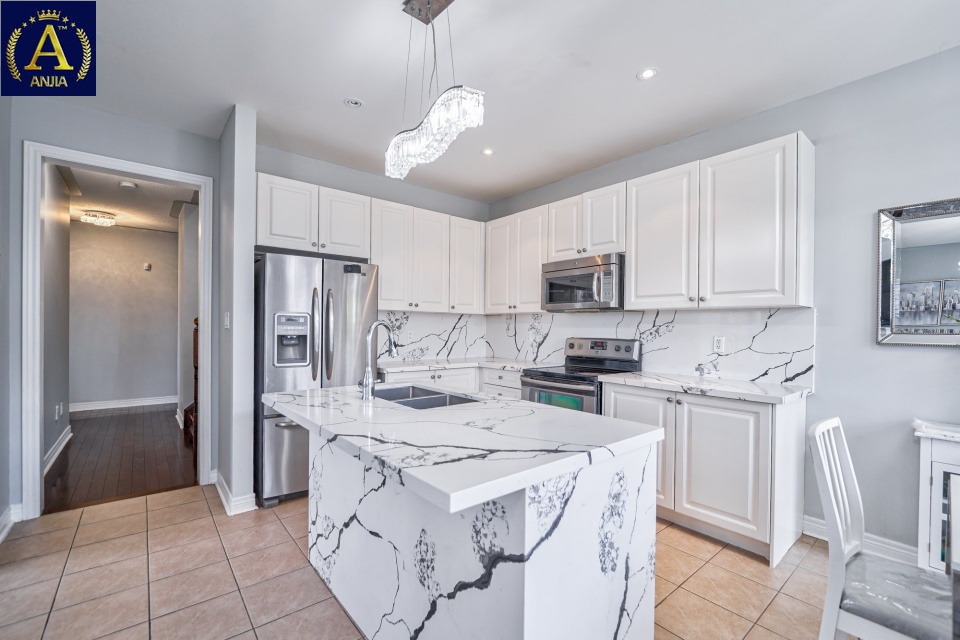 Canada, 4 Bedrooms Bedrooms, ,4 BathroomsBathrooms,Detached House,Features Listing,2250