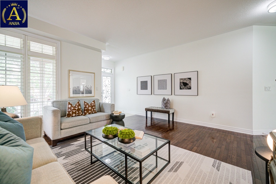 Canada, 5 Bedrooms Bedrooms, ,4 BathroomsBathrooms,Detached House,Features Listing,2262