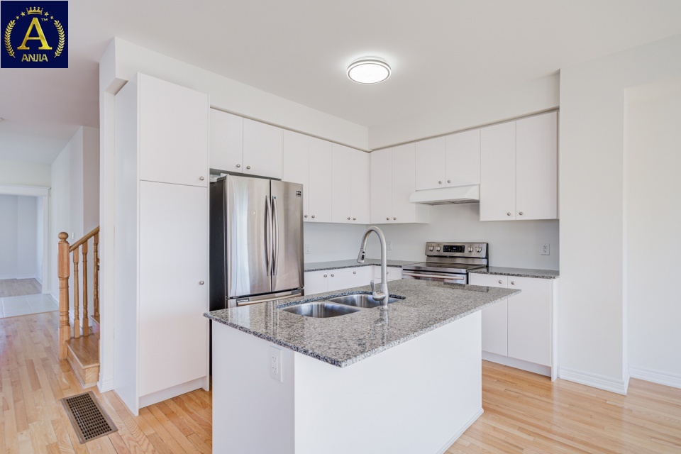 Canada, 4 Bedrooms Bedrooms, ,3 BathroomsBathrooms,Townhouse,Features Listing,2265