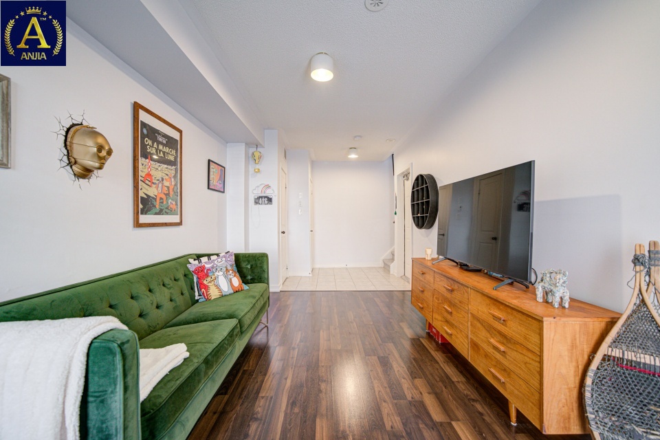 Canada, 2 Bedrooms Bedrooms, ,3 BathroomsBathrooms,Detached House,Features Listing,2279