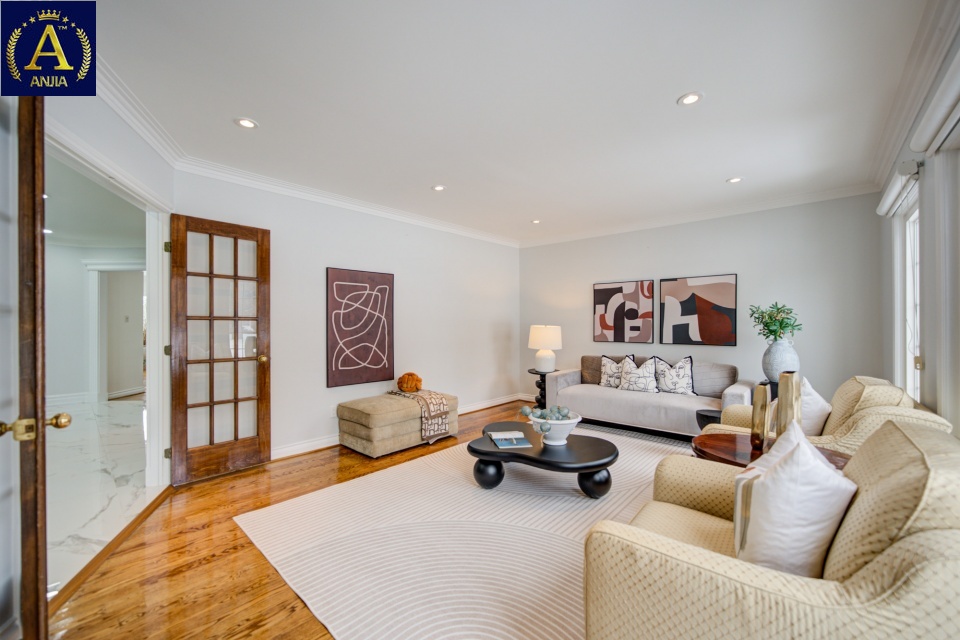 Canada, 6 Bedrooms Bedrooms, ,8 BathroomsBathrooms,Semi-Detached House,Features Listing,2288