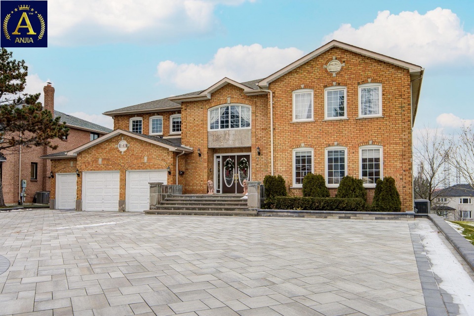 Canada, 6 Bedrooms Bedrooms, ,8 BathroomsBathrooms,Semi-Detached House,Features Listing,2288