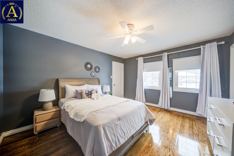 Canada, 6 Bedrooms Bedrooms, ,8 BathroomsBathrooms,Semi-Detached House,Features Listing,2288