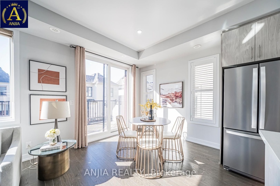 Canada, 4 Bedrooms Bedrooms, ,4 BathroomsBathrooms,Townhouse,Features Listing,2325