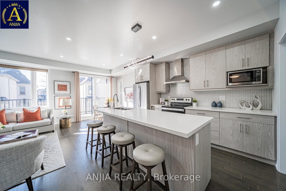 Canada, 4 Bedrooms Bedrooms, ,4 BathroomsBathrooms,Townhouse,Features Listing,2325