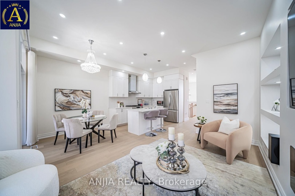 Canada, 4 Bedrooms Bedrooms, ,3 BathroomsBathrooms,Townhouse,Features Listing,2328