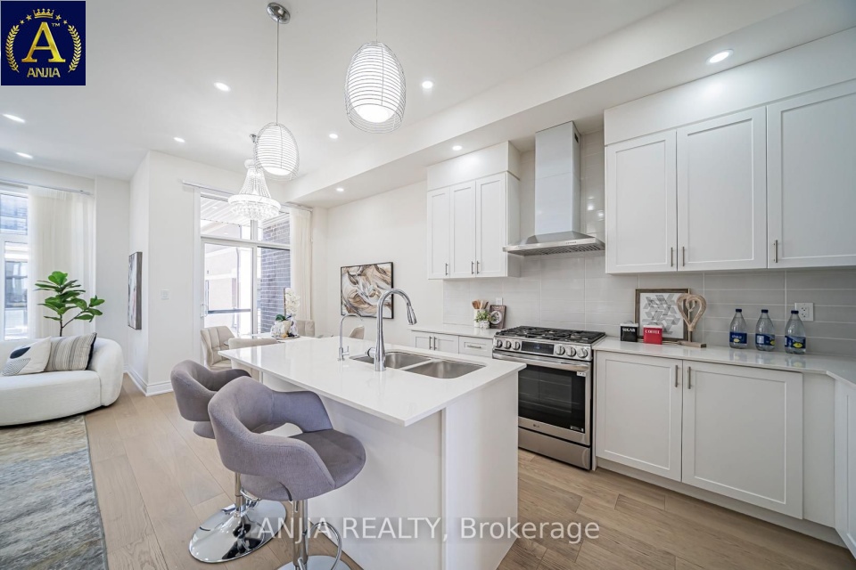 Canada, 4 Bedrooms Bedrooms, ,3 BathroomsBathrooms,Townhouse,Features Listing,2328