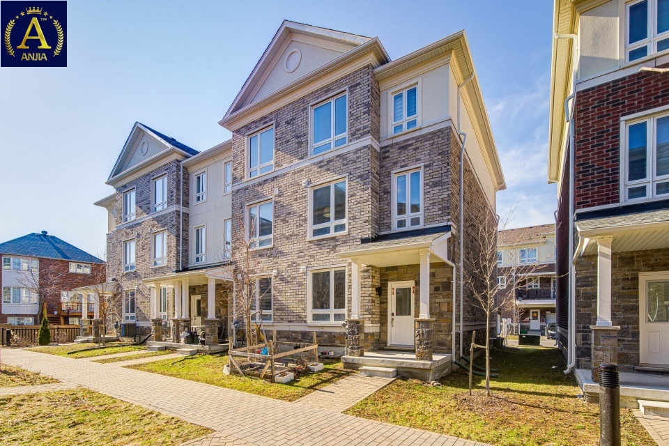Canada, 4 Bedrooms Bedrooms, ,3 BathroomsBathrooms,Townhouse,Features Listing,2329