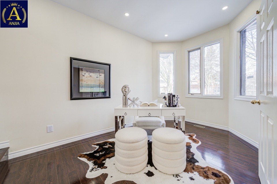 Canada, 6 Bedrooms Bedrooms, ,4 BathroomsBathrooms,Detached House,Features Listing,2330