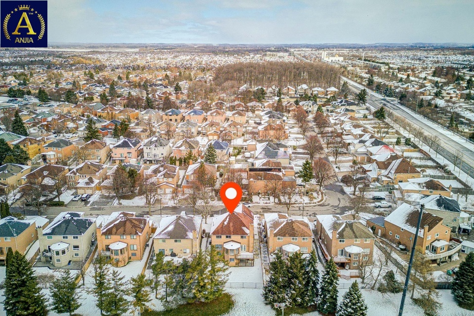 Canada, 6 Bedrooms Bedrooms, ,4 BathroomsBathrooms,Detached House,Features Listing,2330