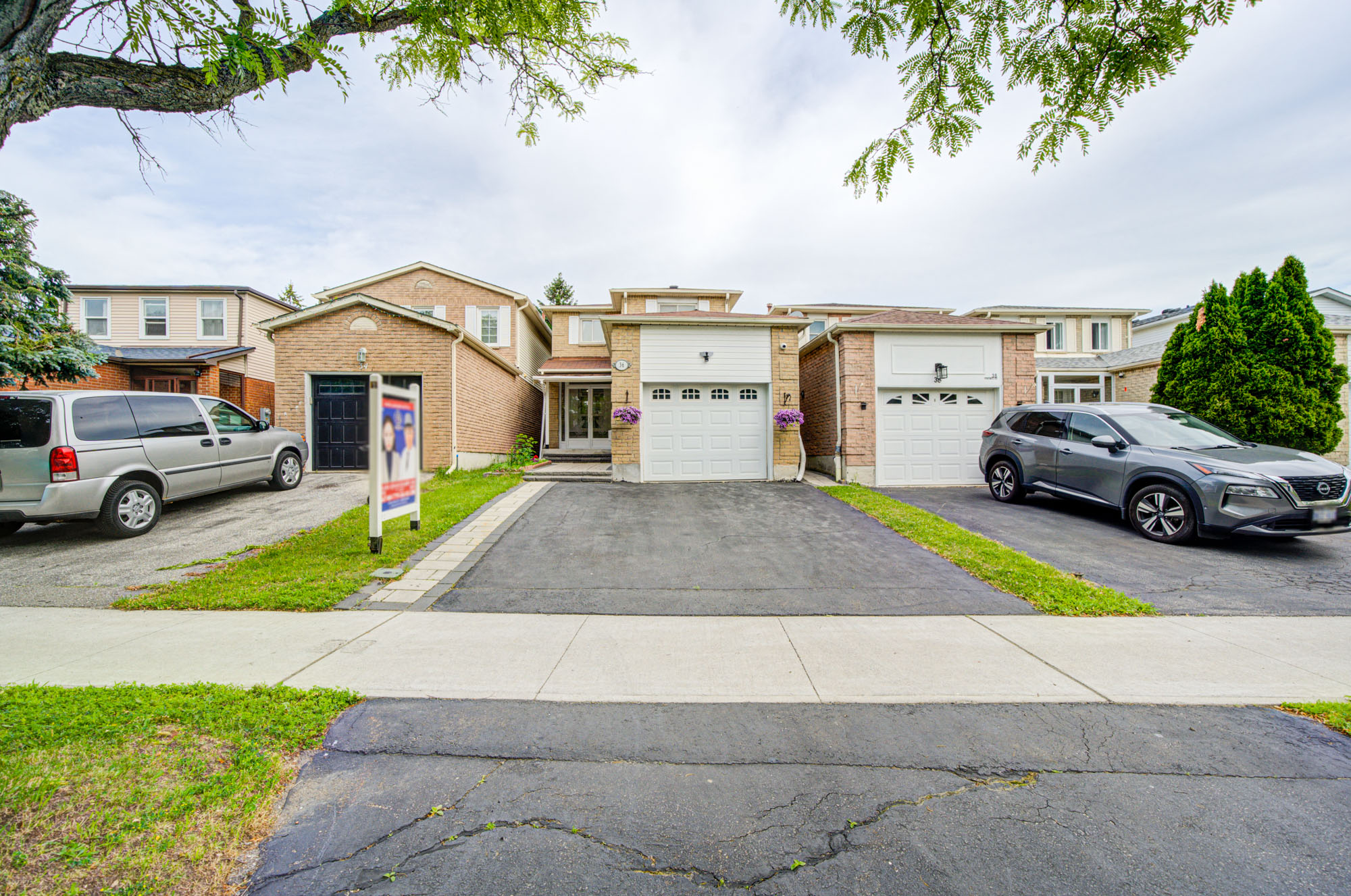 36 Ponymill Dr, Toronto, Ontario, Canada, 3 Bedrooms Bedrooms, ,3 BathroomsBathrooms,Detached House,Features Listing,Ponymill,2360
